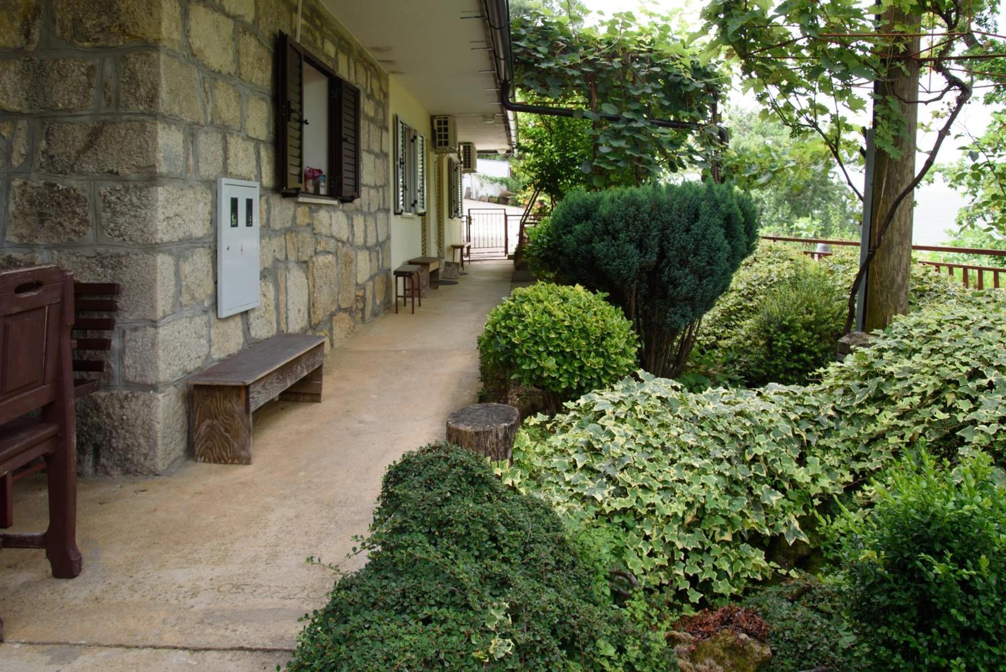 Apartments Cvitini Dvori Garjak Vrlika Εξωτερικό φωτογραφία