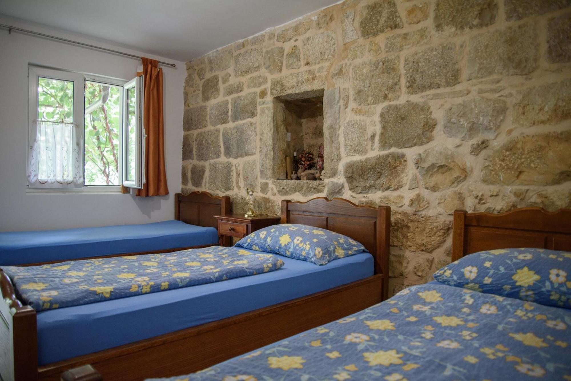 Apartments Cvitini Dvori Garjak Vrlika Εξωτερικό φωτογραφία
