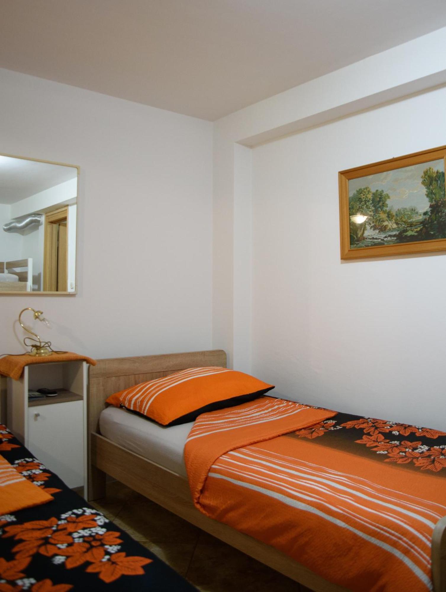 Apartments Cvitini Dvori Garjak Vrlika Εξωτερικό φωτογραφία