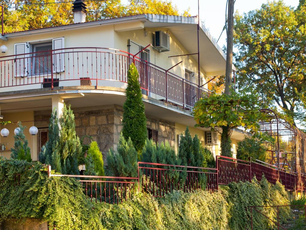 Apartments Cvitini Dvori Garjak Vrlika Εξωτερικό φωτογραφία