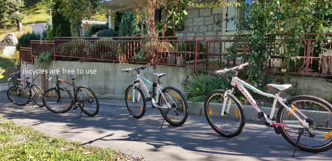 Apartments Cvitini Dvori Garjak Vrlika Εξωτερικό φωτογραφία
